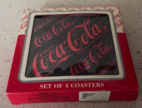 07123a-1 € 10,00 coca cola onderzetters steen set van 4 stuks.jpeg